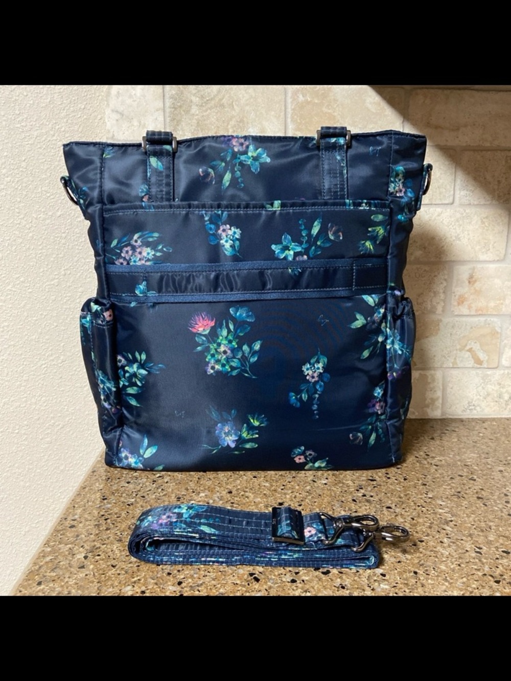 Lug Ace Tote - Picture 5 of 12